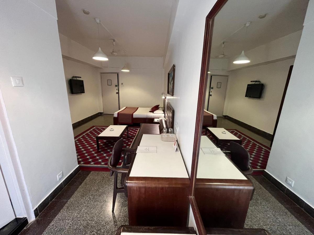 West End Hotel Bombay Eksteriør billede
