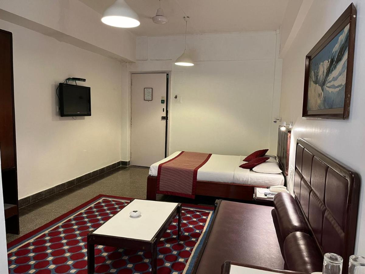 West End Hotel Bombay Eksteriør billede