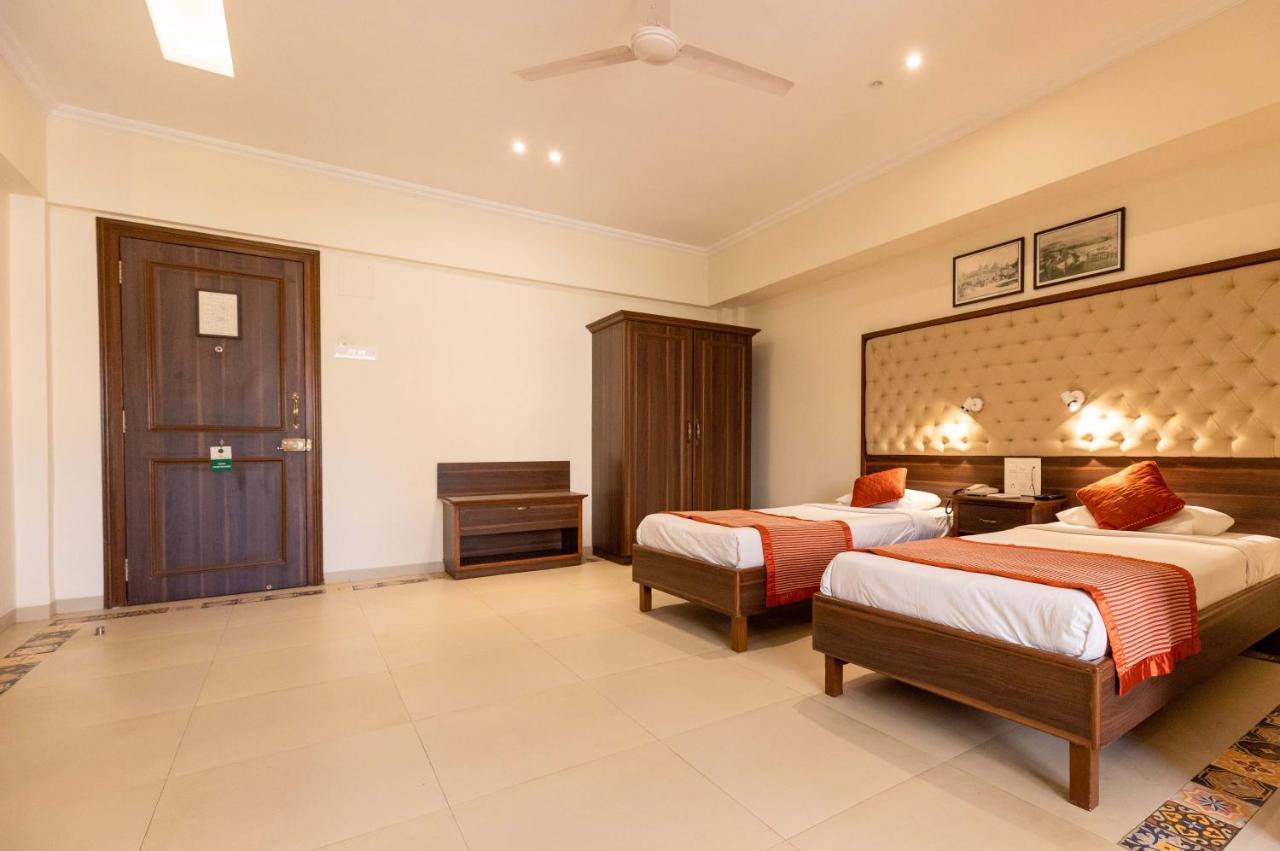 West End Hotel Bombay Eksteriør billede