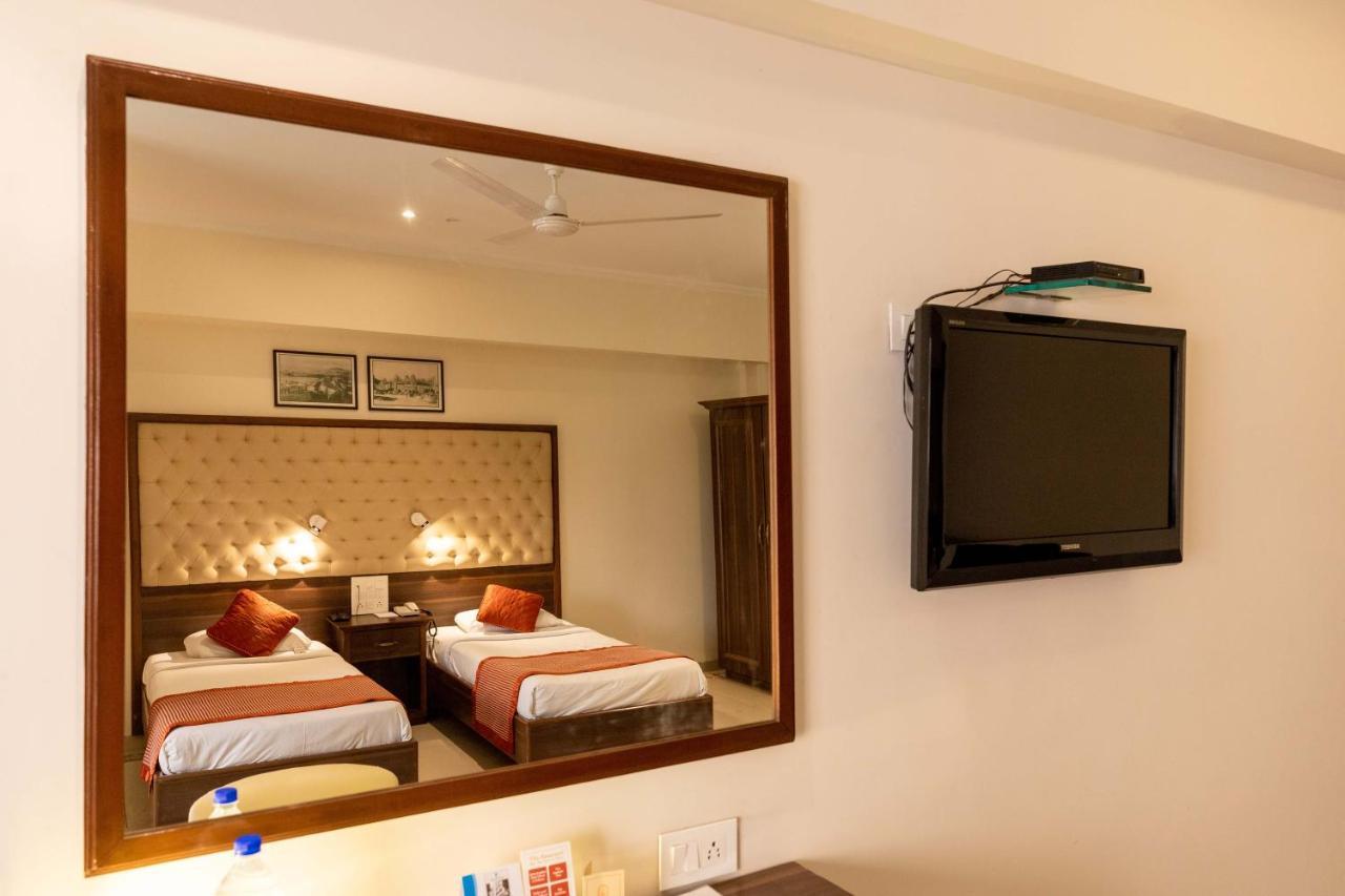 West End Hotel Bombay Eksteriør billede