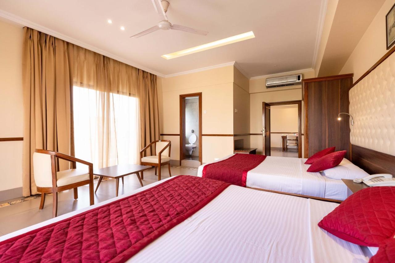 West End Hotel Bombay Eksteriør billede