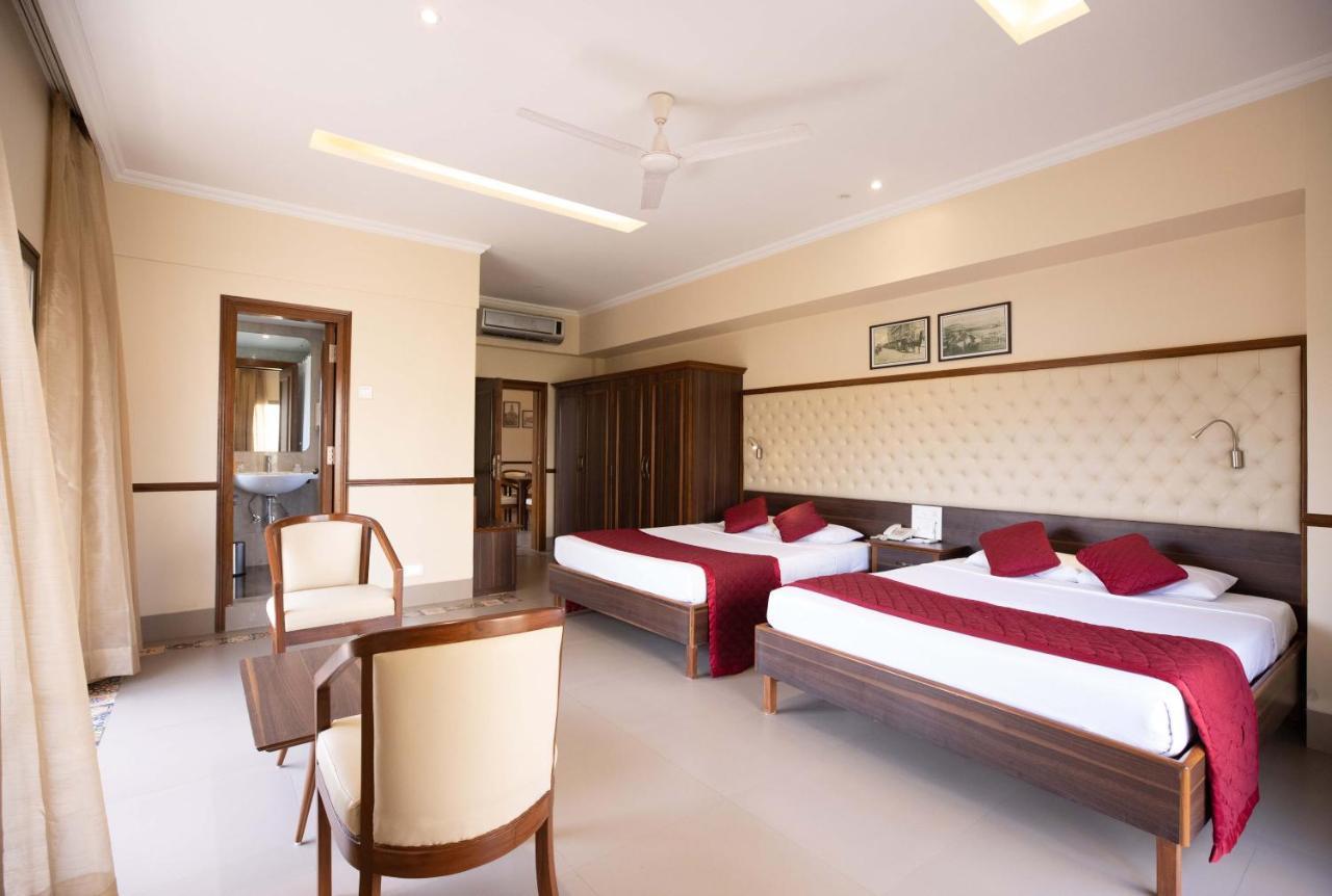West End Hotel Bombay Eksteriør billede