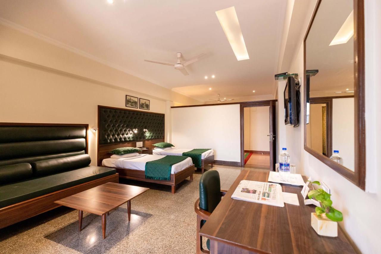 West End Hotel Bombay Eksteriør billede