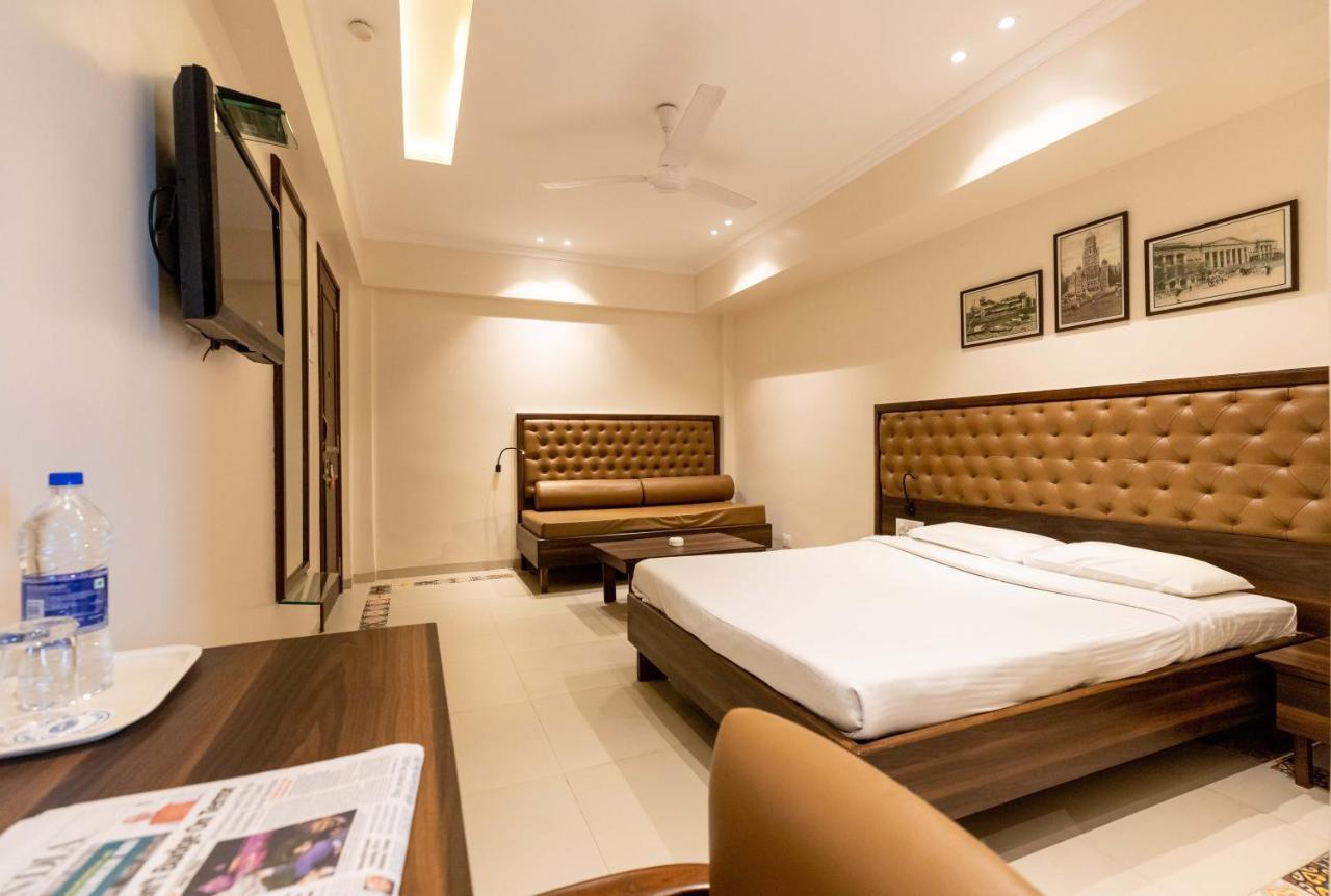 West End Hotel Bombay Eksteriør billede